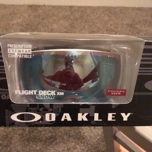 new Oakley flight deck xm white out snow goggles